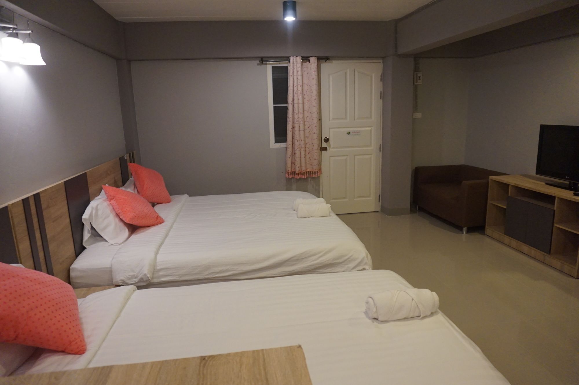 Rinrada Place Hotel อุบลราชธานี ภายนอก รูปภาพ