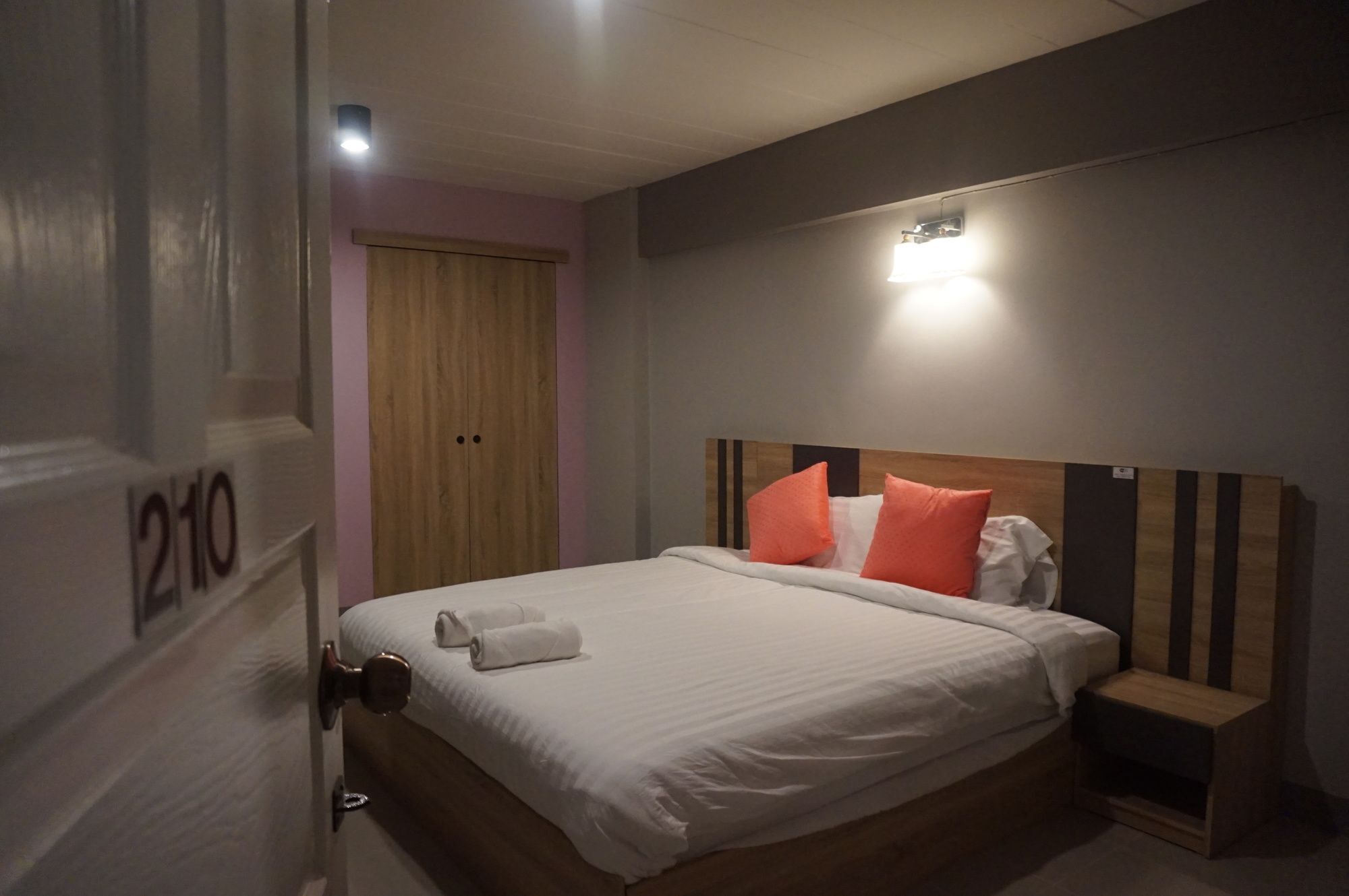 Rinrada Place Hotel อุบลราชธานี ภายนอก รูปภาพ