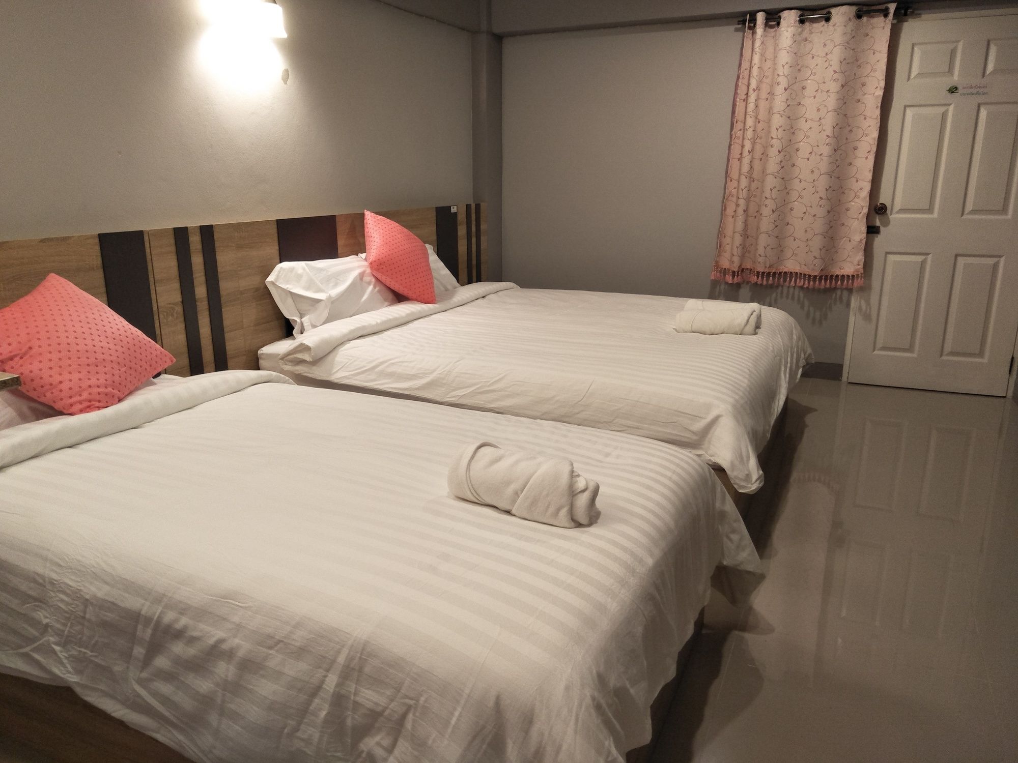 Rinrada Place Hotel อุบลราชธานี ภายนอก รูปภาพ